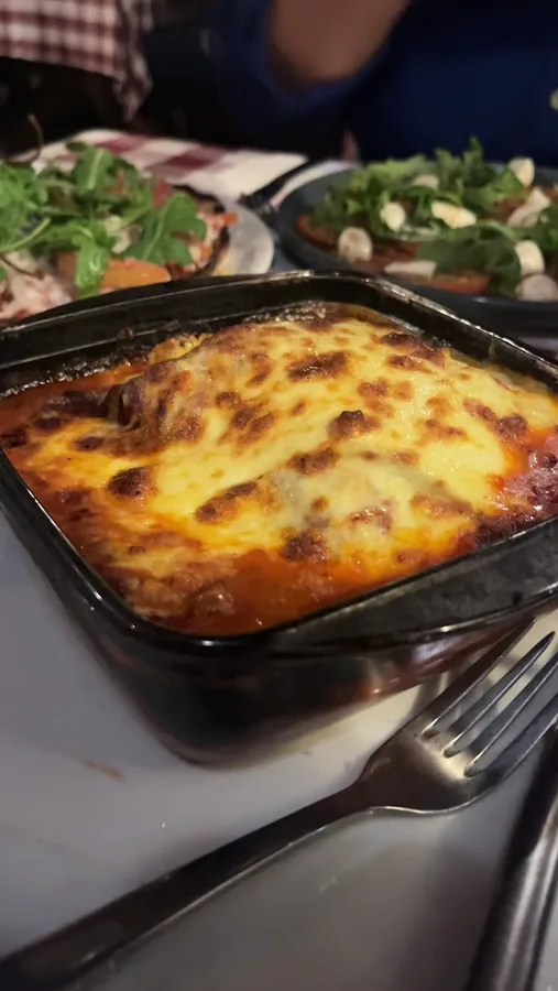 Lasagne maison gratinée en cocotte, tomate et mozzarella